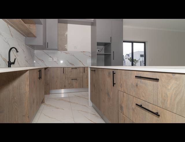 3 BEDROOM APARTMENT FOR SALE IN SANDOWN